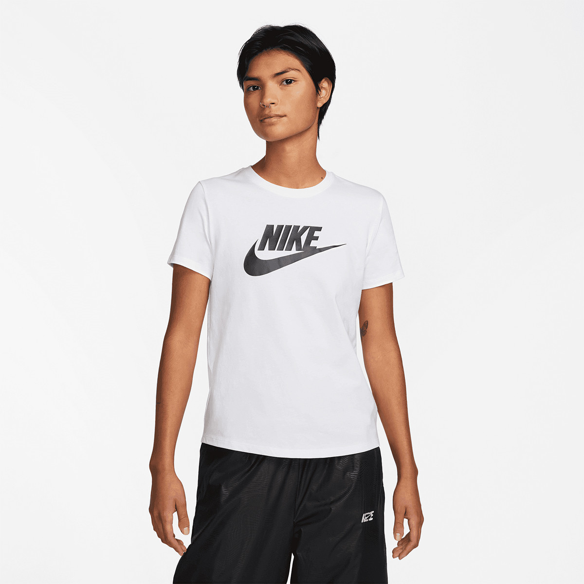 T SHIRT NIKE FEMME SPORTSWEAR ESSENTIAL NIKE Femme V tements